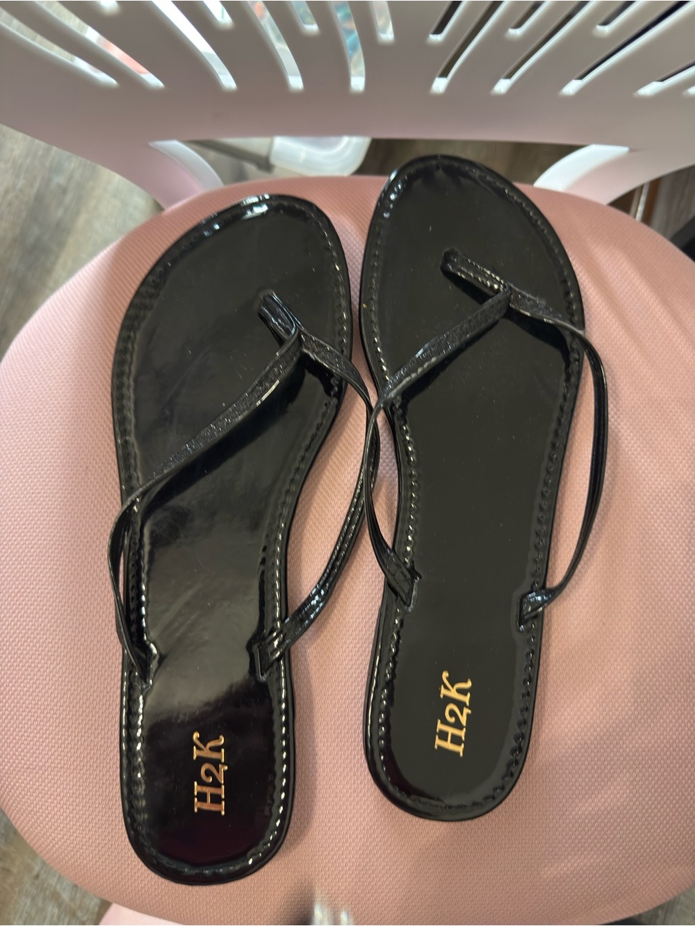 H2k Women's Black Patent Thong Sandals